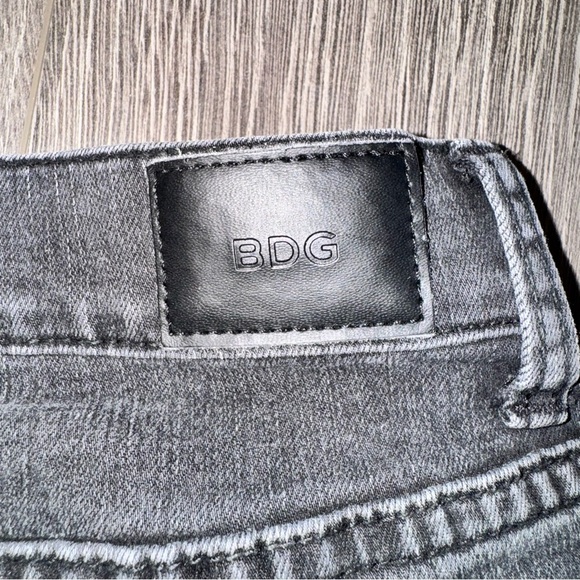 BDG Women’s black Embroidered Mid-Rise Twig Ankle Jeans - Picture 10 of 12